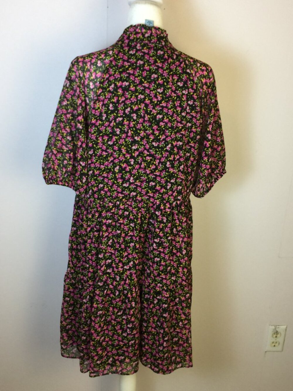 CeCe Mini Dress Size M Womans Black Pink Floral Print V-Neck Tiered Short Sleeve - Picture 3 of 13
